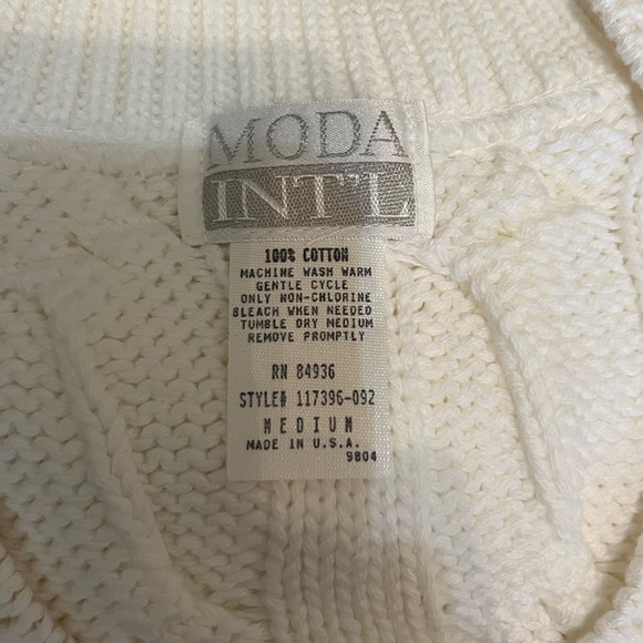 Women's V-neck Sweater - Picture 4 of 8